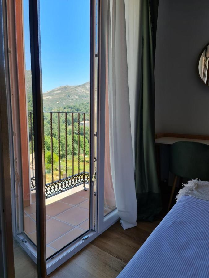 Hotel Camino De Las Estrellas Serranillos Экстерьер фото