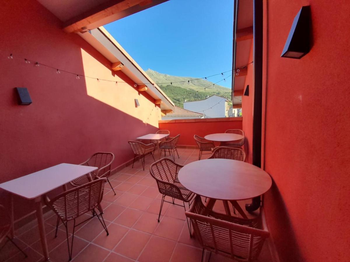 Hotel Camino De Las Estrellas Serranillos Экстерьер фото