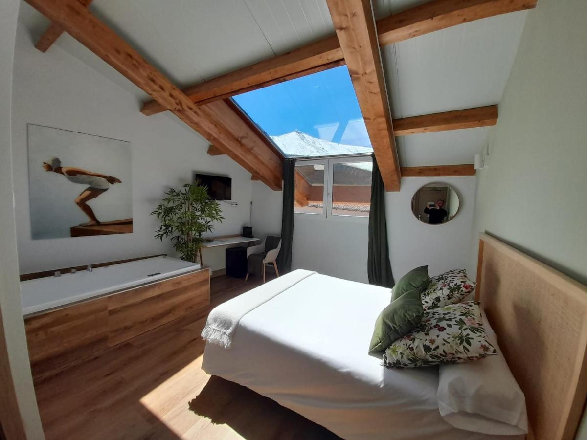 Hotel Camino De Las Estrellas Serranillos Экстерьер фото
