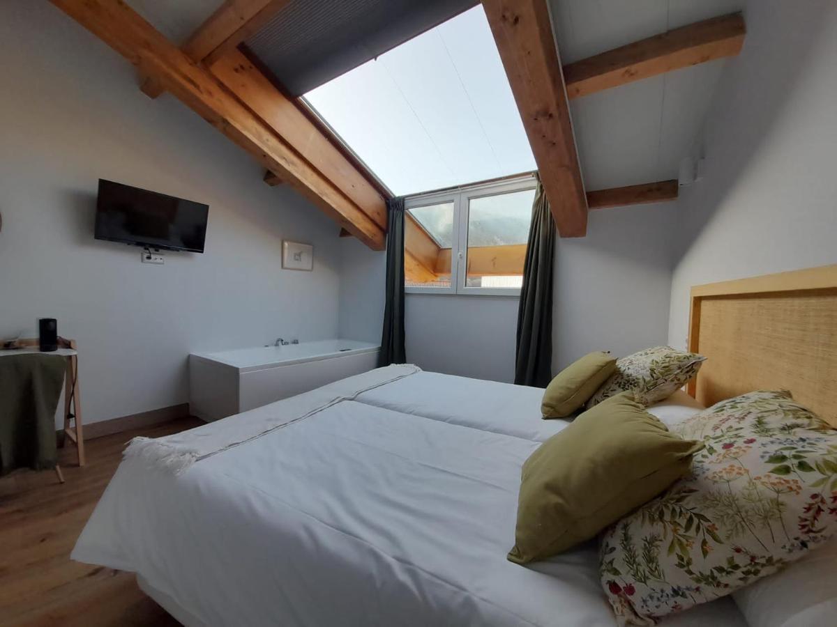 Hotel Camino De Las Estrellas Serranillos Экстерьер фото