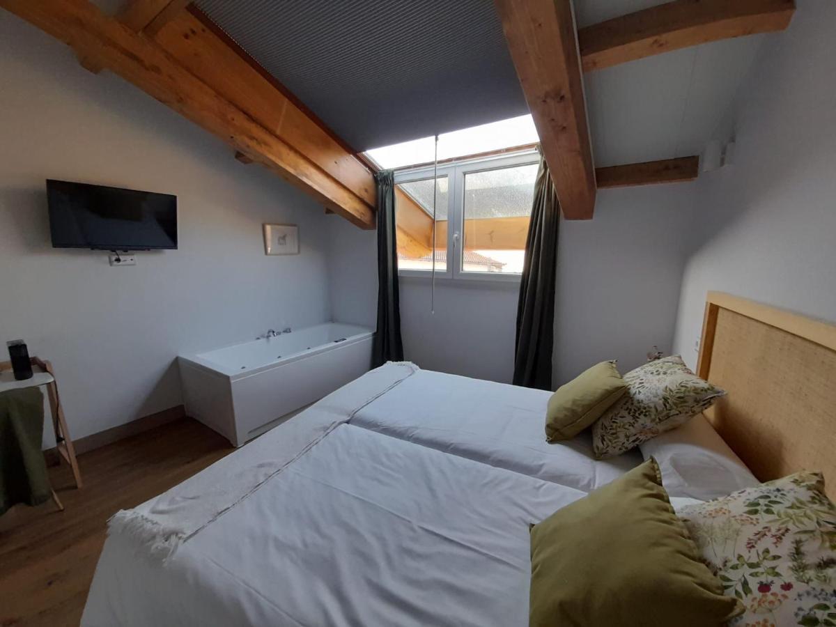 Hotel Camino De Las Estrellas Serranillos Экстерьер фото